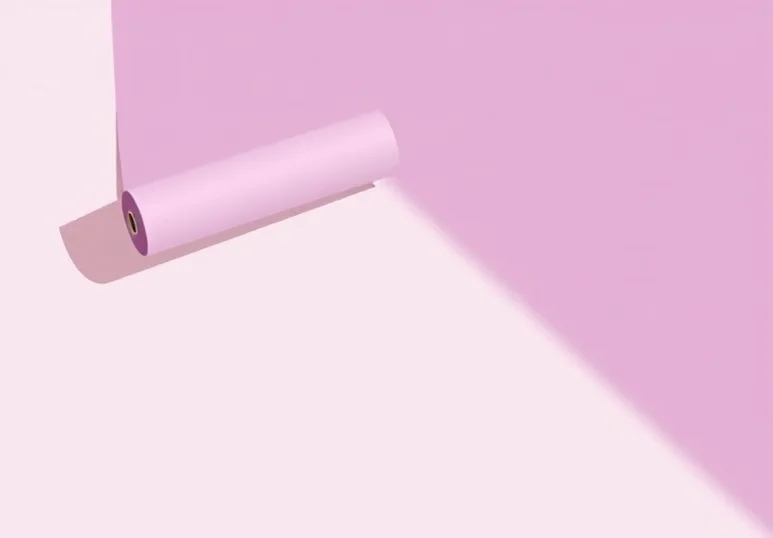 Pose de papier peint, rouleau et brosse à maroufler